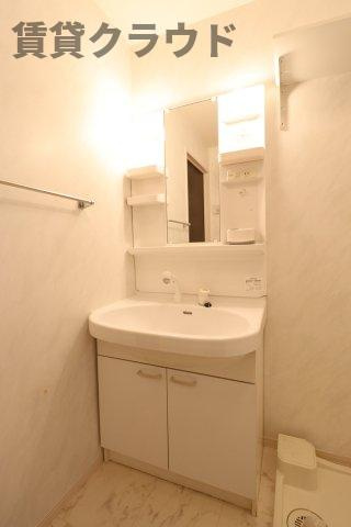 ルミエールDの洗面所|朝の準備に活躍する、洗髪洗面化粧台！