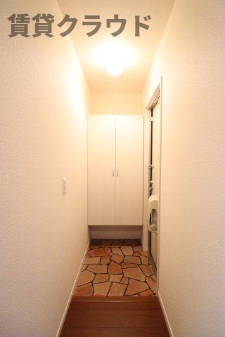 ルミエールDの玄関|シューズボックス付きで靴もスッキリ収納！