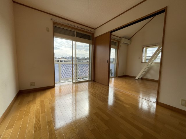 メゾン・ド・ベルCの洋室