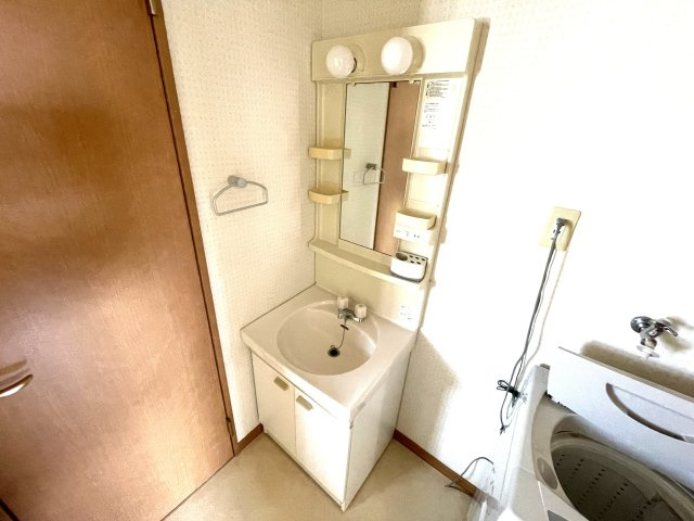 メゾン・ド・ベルCの独立洗面台