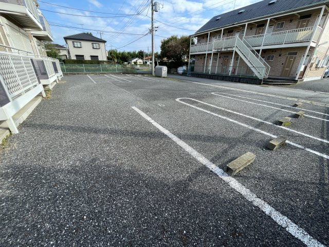 メゾン・ド・ベルCの駐車場