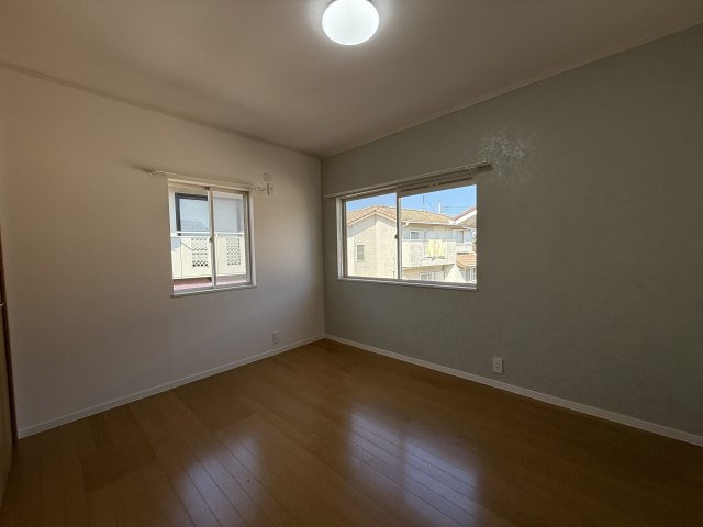 神戸市垂水区小束山２丁目戸建の洋室