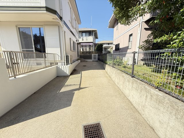 神戸市垂水区小束山２丁目戸建の駐車場