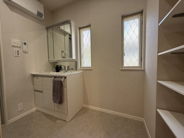 神戸市垂水区小束山２丁目戸建の独立洗面台