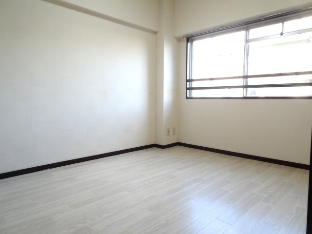 ルミエール若森の洋室