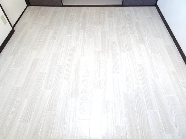 ルミエール若森の洋室