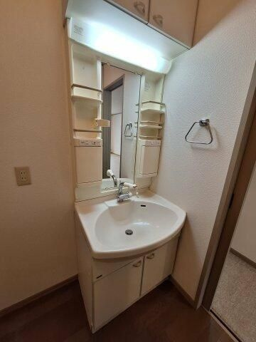 東久留米市学園町１丁目の一戸建ての洗面所