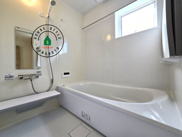 熊本市北区植木町広住第1₋2棟(1号棟)の浴室|1日の疲れを癒してくれる広々バスルーム。雨の日のお洗濯にも大活躍な浴室乾燥機付です！