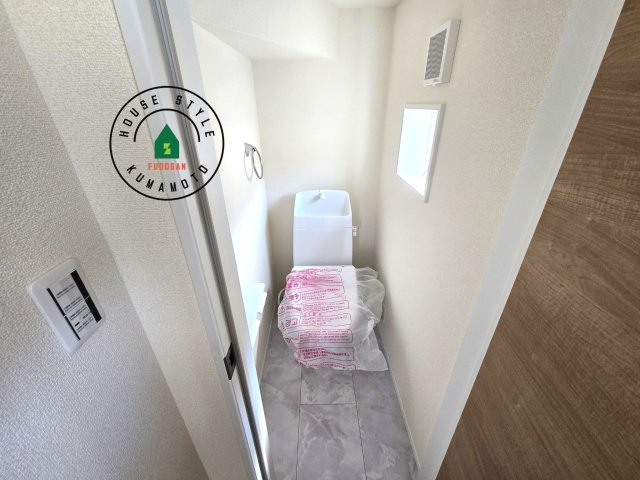 熊本市北区植木町広住第1₋2棟(1号棟)のトイレ|温水洗浄便座を完備しております。2ヶ所にトイレがあるのは朝の慌ただしい時間も安心です。