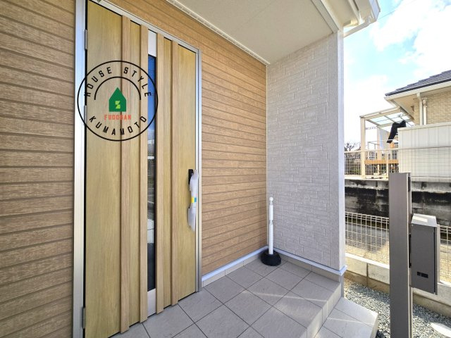 熊本市北区植木町広住第1₋2棟(1号棟)の玄関|おでかけの時も帰った時も、「我が家」を最初に感じでもらえる素敵な空間に。