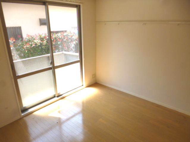 リバティオークの洋室