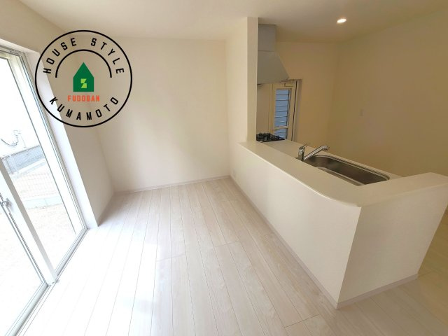 熊本市北区植木町広住第1₋2棟(2号棟)の内観：施工例|キッチンから立ち込める香りが今日の料理を期待させます。