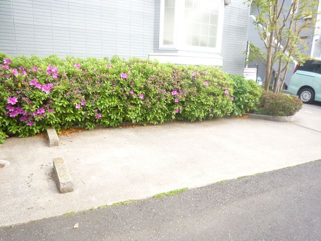 きんもくせいハイム B棟の駐車場