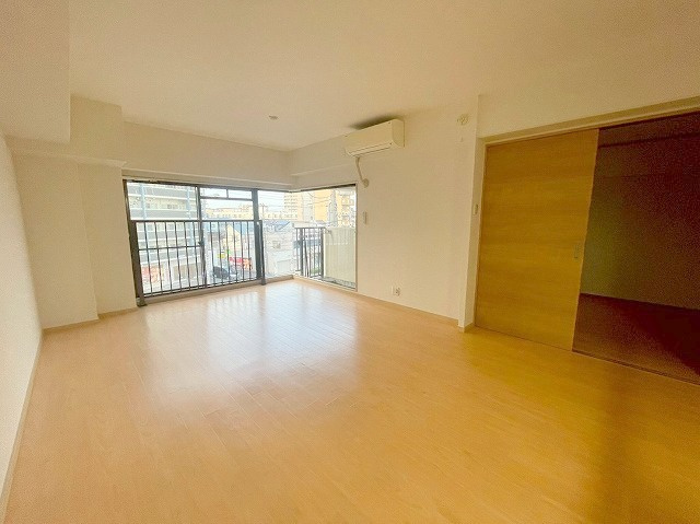 三恵上新庄ハイツの居間・リビング