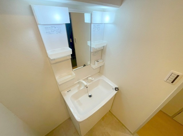 三恵上新庄ハイツの独立洗面台