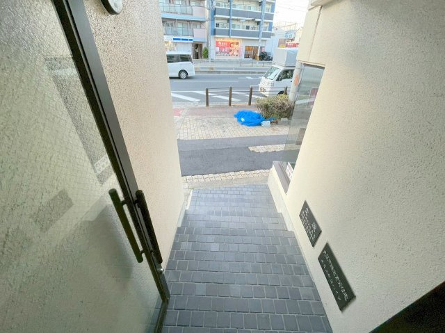 三恵上新庄ハイツのエントランス