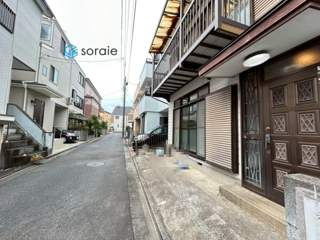 所沢市東狭山ヶ丘　中古戸建の前面道路含む現地写真|令和7年11月13日撮影。