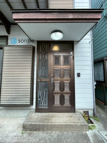 所沢市東狭山ヶ丘　中古戸建の玄関|令和7年11月13日撮影。