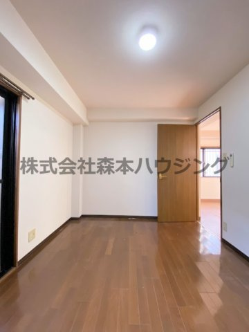 【洋室】 | 　ハイツ中道 | ゆったりした洋室です