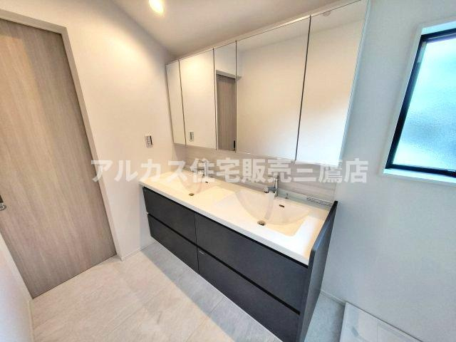 調布市深大寺北町３丁目 中央線 三鷹駅 新築戸建の独立洗面台