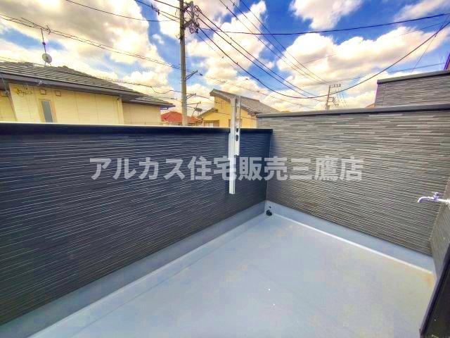 【内覧動画公開中！】調布市深大寺北町３丁目 中央線 三鷹駅 新築戸建のバルコニー