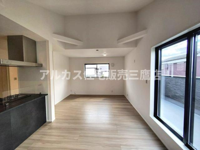 【内覧動画公開中！】調布市深大寺北町３丁目 中央線 三鷹駅 新築戸建の居間・リビング