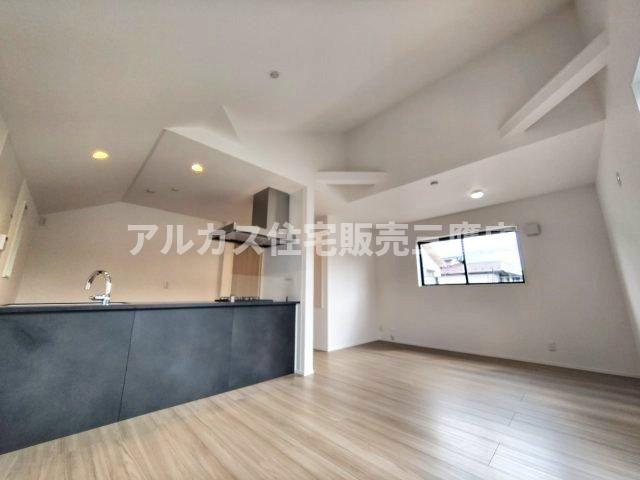 【内覧動画公開中！】調布市深大寺北町３丁目 中央線 三鷹駅 新築戸建の居間・リビング