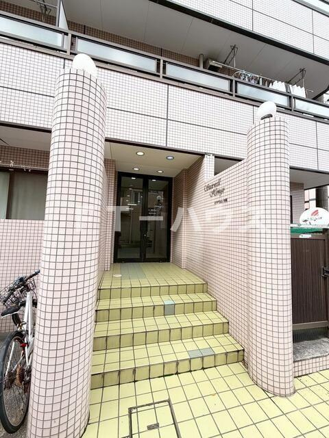 ステアウェル本郷のエントランス