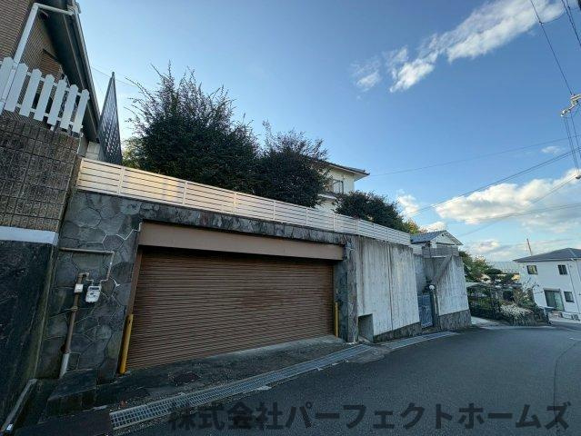 枚方市杉１丁目　中古戸建の前面道路含む現地写真|前面道路含む現地写真です