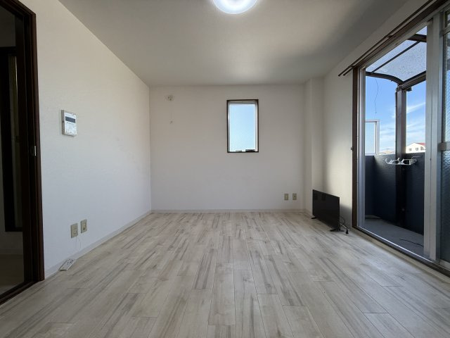 ウエストヒルズⅡの居間・リビング