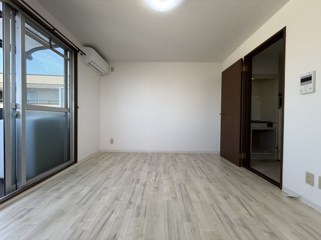 ウエストヒルズⅡの居間・リビング