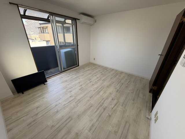 ウエストヒルズⅡの居間・リビング