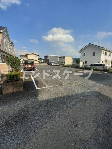 サンライトヒルズの駐車場|高崎、前橋のお部屋探しはエンドスケープまで！お客様の理想お聞かせ下さい♪