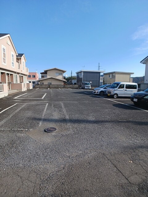 サンライトヒルズの駐車場