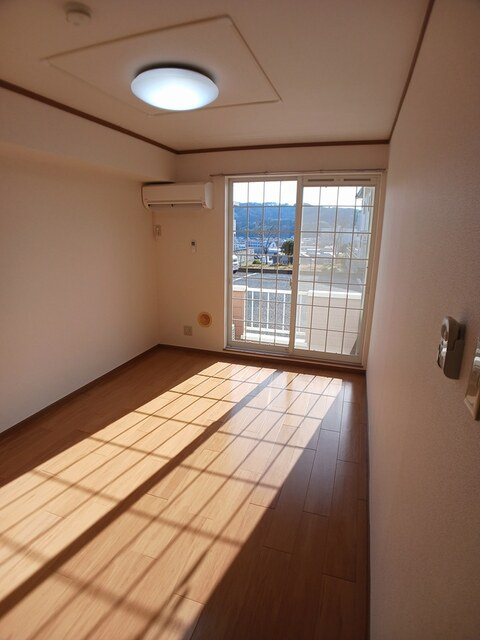 サンライトヒルズの居間・リビング