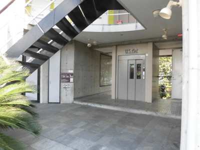 【エントランス】 | ＵＳフラット | 外観とマッチしたエントランスです