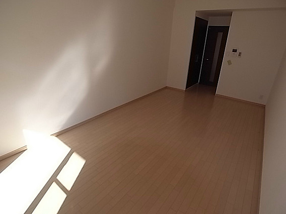 エスライズ新神戸の洋室