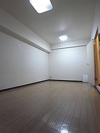 ダイアパレス新神戸の居間・リビング