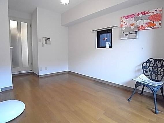 ローテローゼ本山の居間・リビング