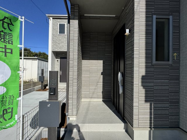 松戸市新松戸南２丁目新築戸建【馬橋北小学校：3分】のエントランス|エントランス・玄関ポーチ