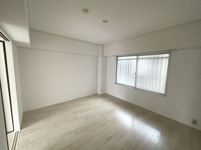 【居間・リビング】 | クリーンハイツ豊里 | 落ち着いた色調の洋室です