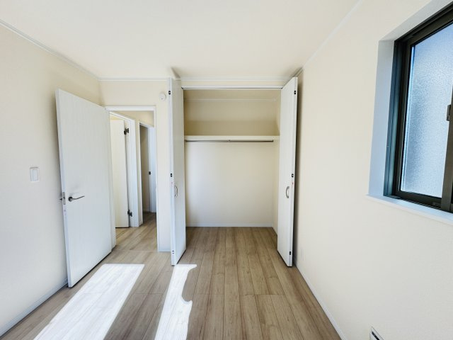 松戸市新松戸南２丁目新築戸建【馬橋北小学校：3分】の収納|6帖洋室収納