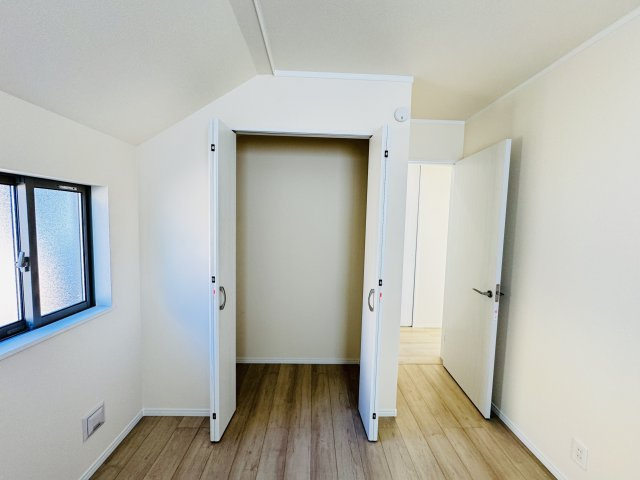 松戸市新松戸南２丁目新築戸建【馬橋北小学校：3分】の収納|5.25帖洋室収納