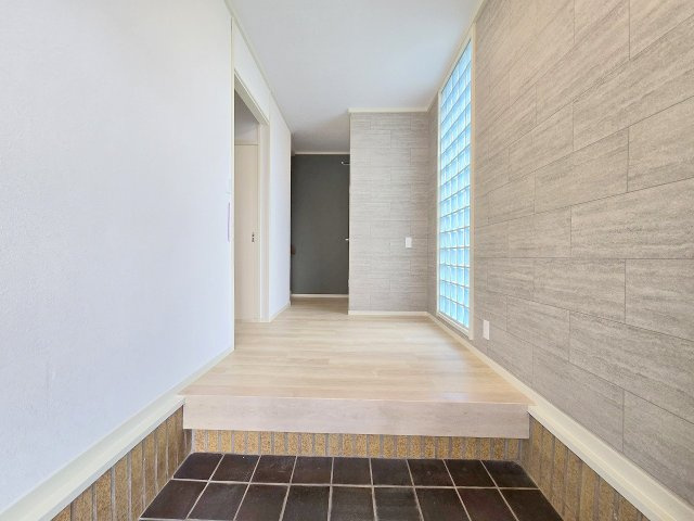 あきる野市草花　中古戸建の玄関