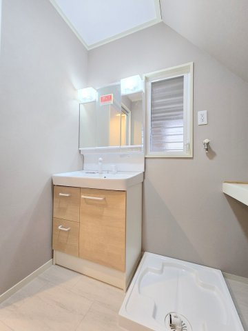 あきる野市草花　中古戸建の独立洗面台