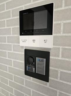 【防犯設備】 | 角地のリフォームされたお家 | モニター付きインターホンで安心