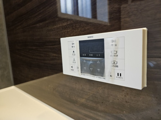 【浴室】 | 角地のリフォームされたお家 | 追炊き等が出来るリモコンです