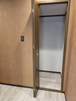 【収納】 | 角地のリフォームされたお家 | 階段下の収納です