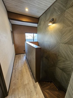 【その他】 | 角地のリフォームされたお家 | 階段の踊り場です