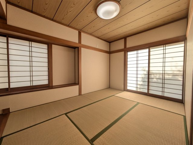 【和室】 | 宗像市城西ヶ丘５丁目　戸建て | 1階の和室は床の間もある本格派。くつろぎのスペースとしても、客間としても活躍しそうです